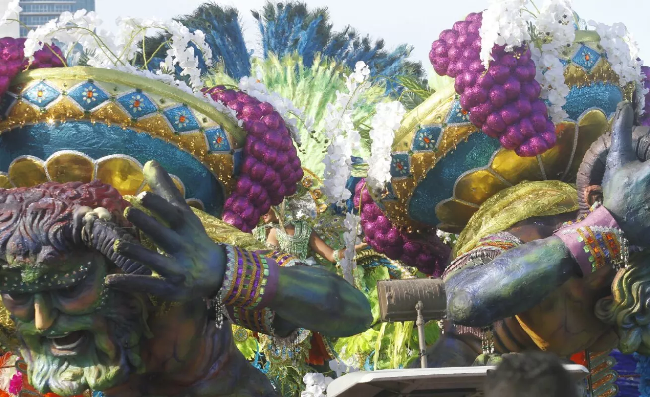 #GaleriaCri Vistoso desfile de reinas