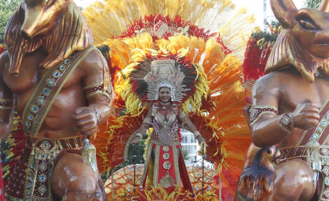 #GaleriaCri Vistoso desfile de reinas