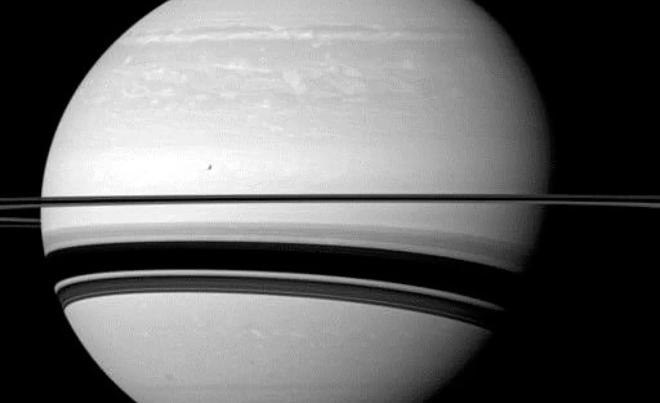 #GaleriaCri Saturno vista a través de la sonda Cassini