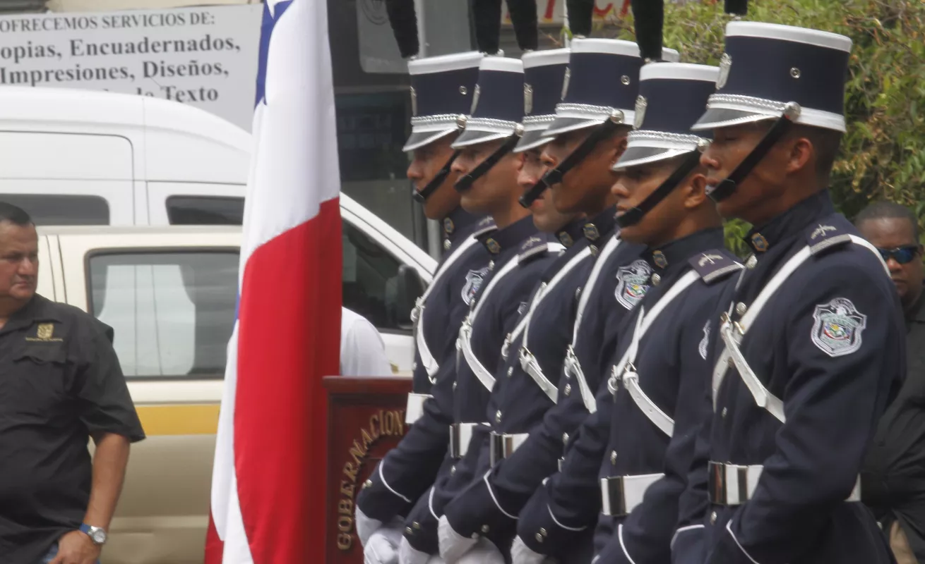 #GaleríaCri Quema de banderas como preámbulo al Mes de la Patria