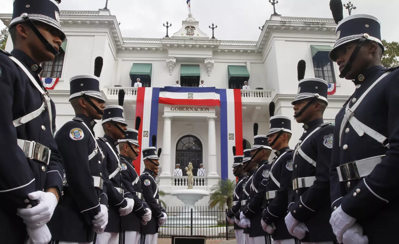 #GaleríaCri Quema de banderas como preámbulo al Mes de la Patria