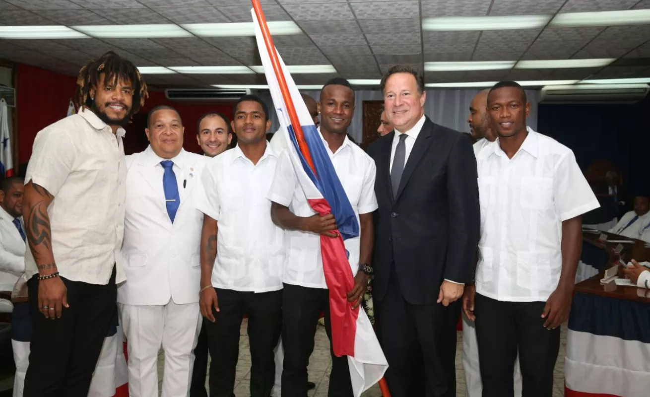 #GaleriaCri Colón celebró este 5 de Noviembre los 114 años de vida republicana