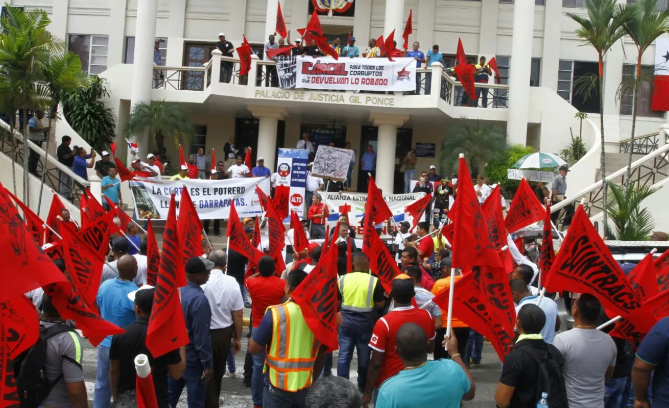 #GaleriaCri Grupos sindicales y civiles exigen se develen nombres de corruptos vinculados a caso Odebrecht