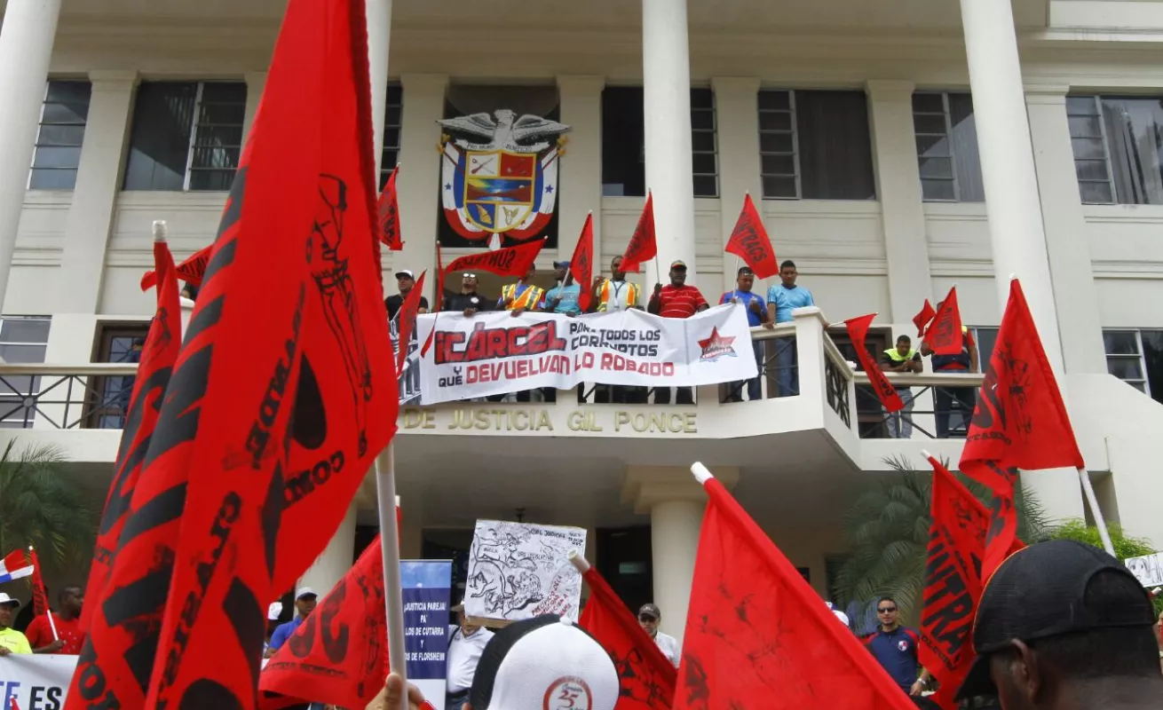 #GaleriaCri Grupos sindicales y civiles exigen se develen nombres de corruptos vinculados a caso Odebrecht