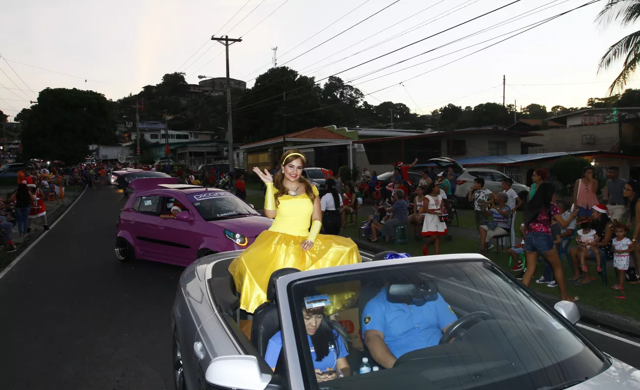 #GaleriaCri San Miguelito disfruta el desfile “Jesús es la Navidad”