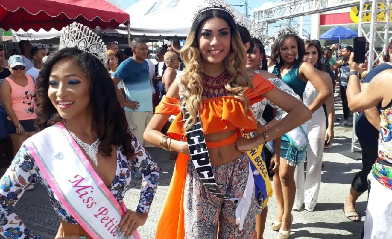 #GaleriaCri Izada de la bandera del Carnaval en Juan Díaz