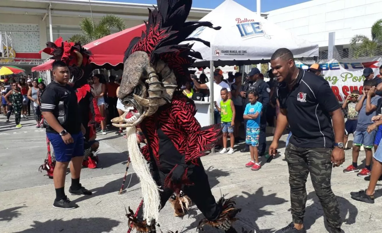 #GaleriaCri Izada de la bandera del Carnaval en Juan Díaz