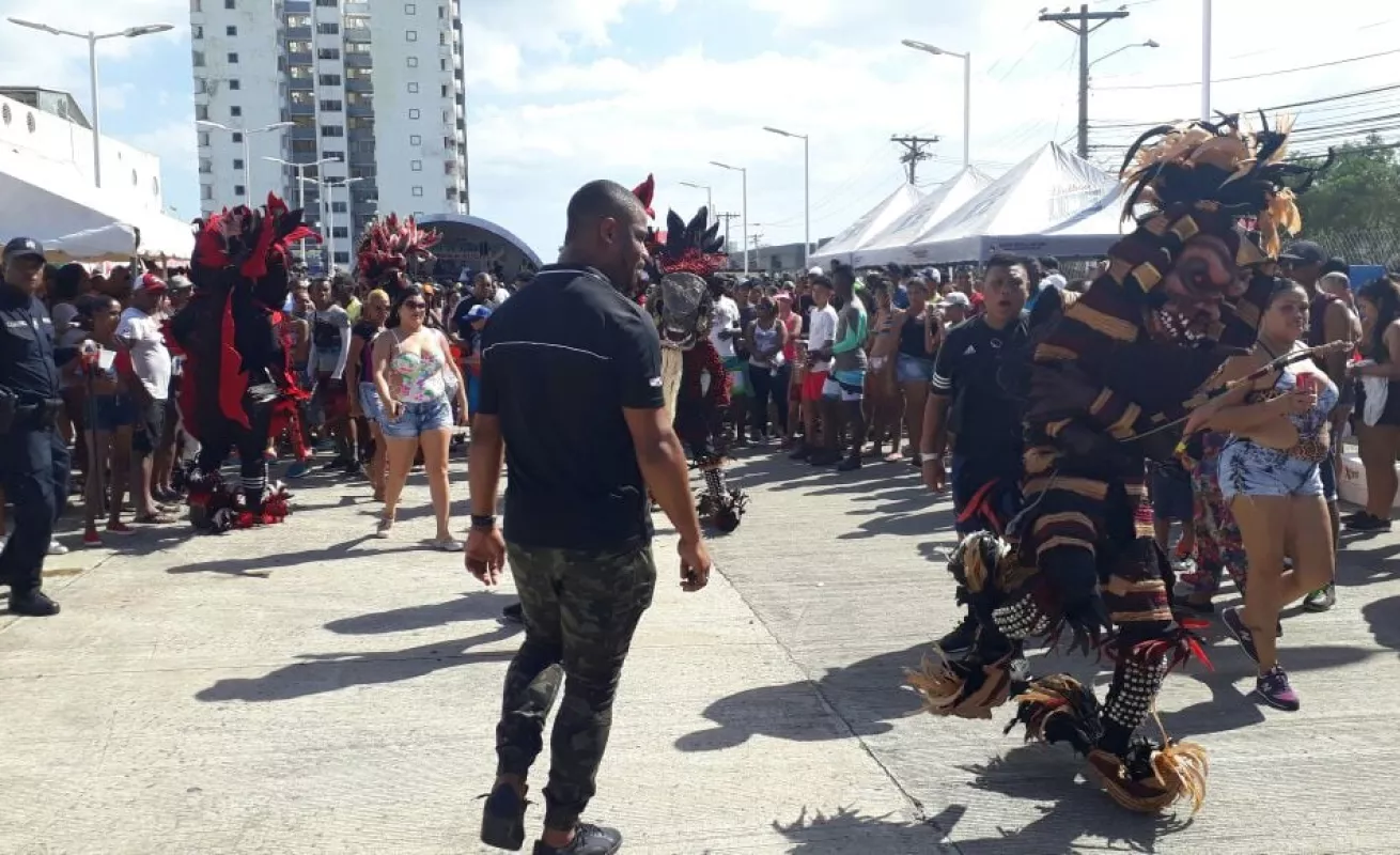 #GaleriaCri Izada de la bandera del Carnaval en Juan Díaz