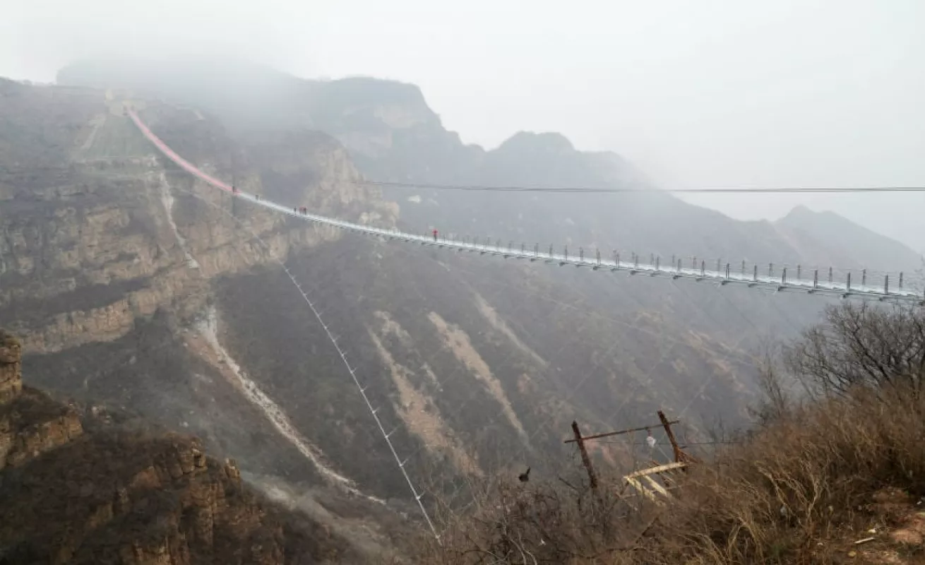 #GaleriaCri Puentes de cristal, táctica china para atraer turistas