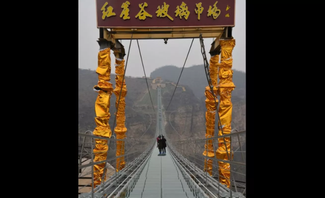 #GaleriaCri Puentes de cristal, táctica china para atraer turistas