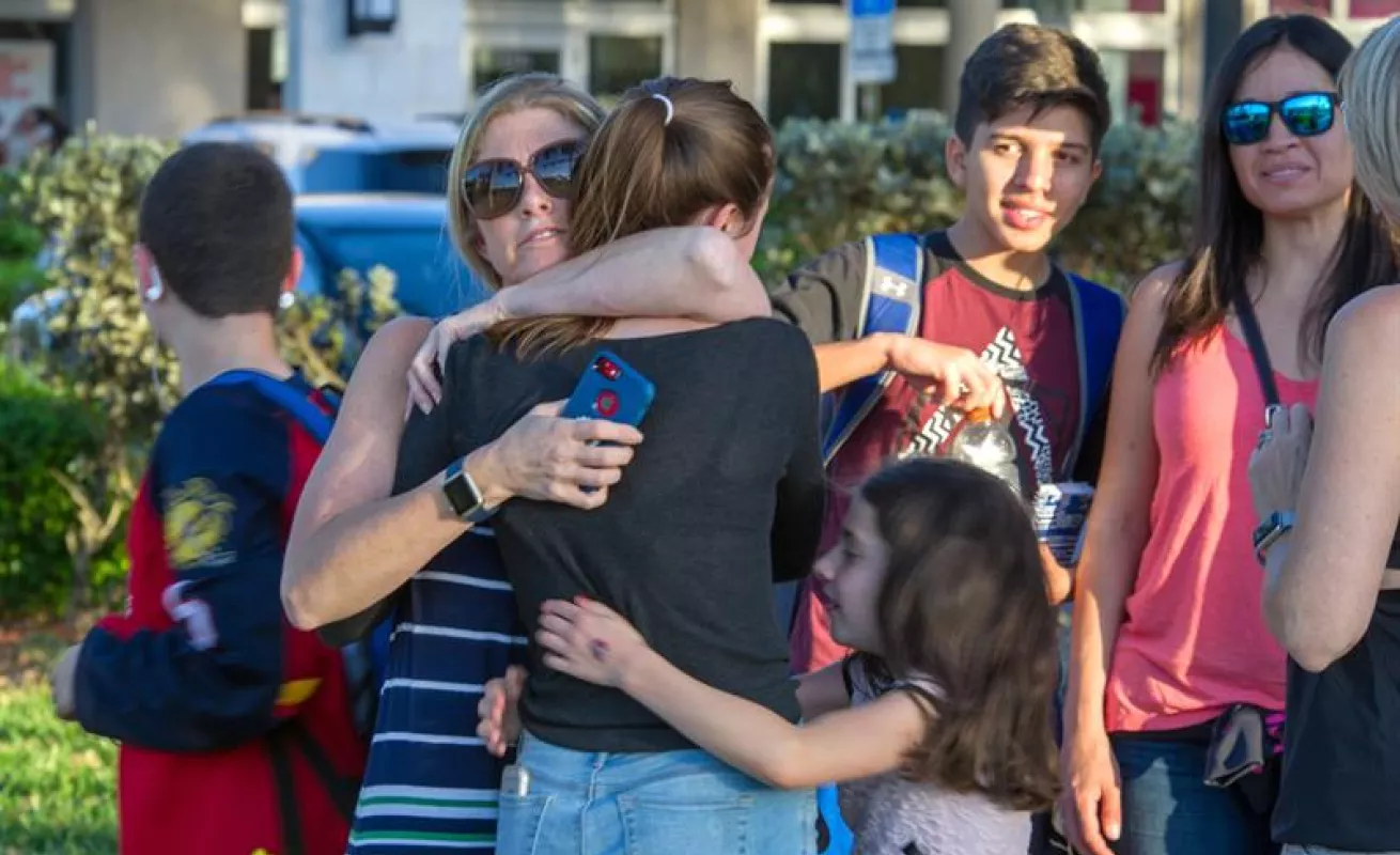 #GaleriaCri  Exalumno asesina a tiros a estudiantes de escuela en Miami