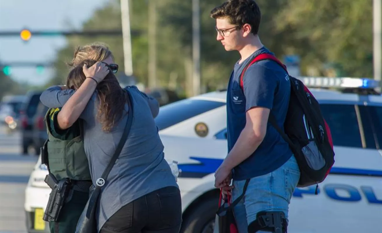 #GaleriaCri  Exalumno asesina a tiros a estudiantes de escuela en Miami