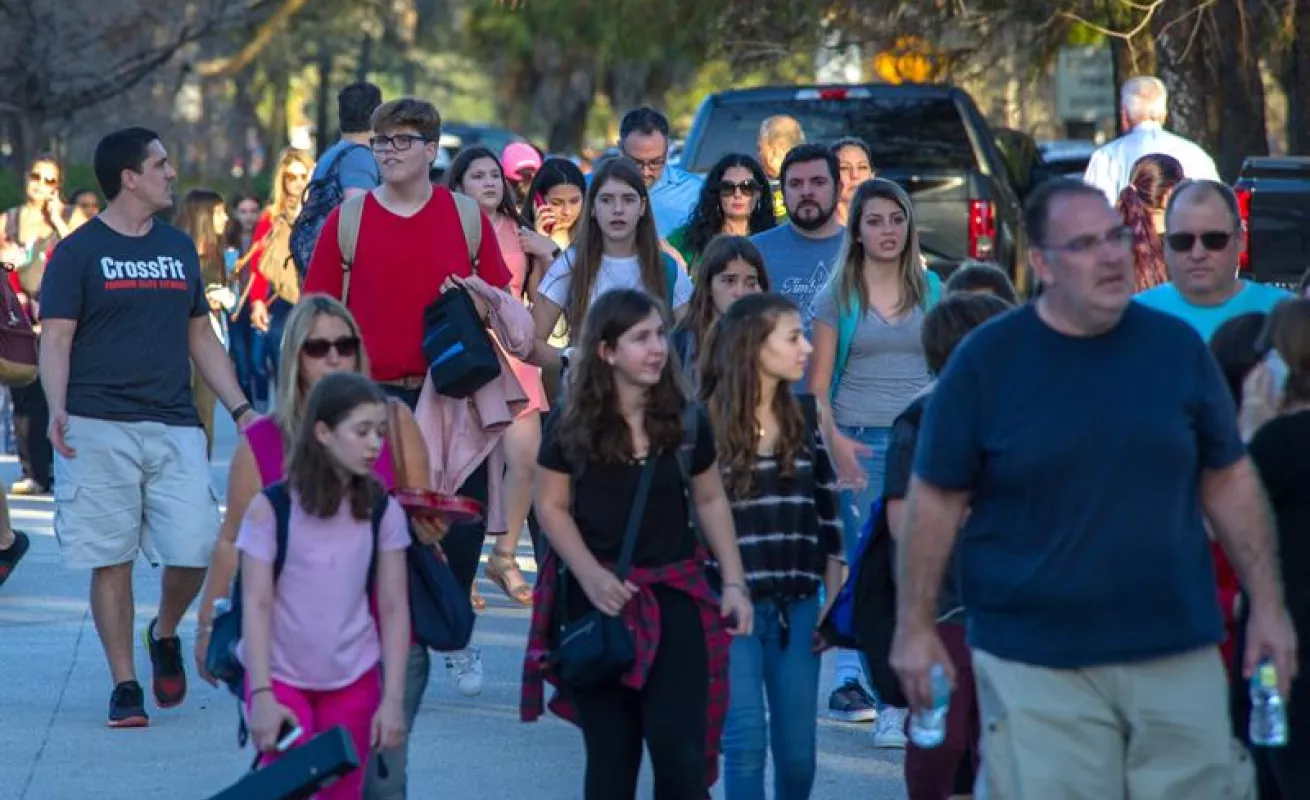 #GaleriaCri  Exalumno asesina a tiros a estudiantes de escuela en Miami