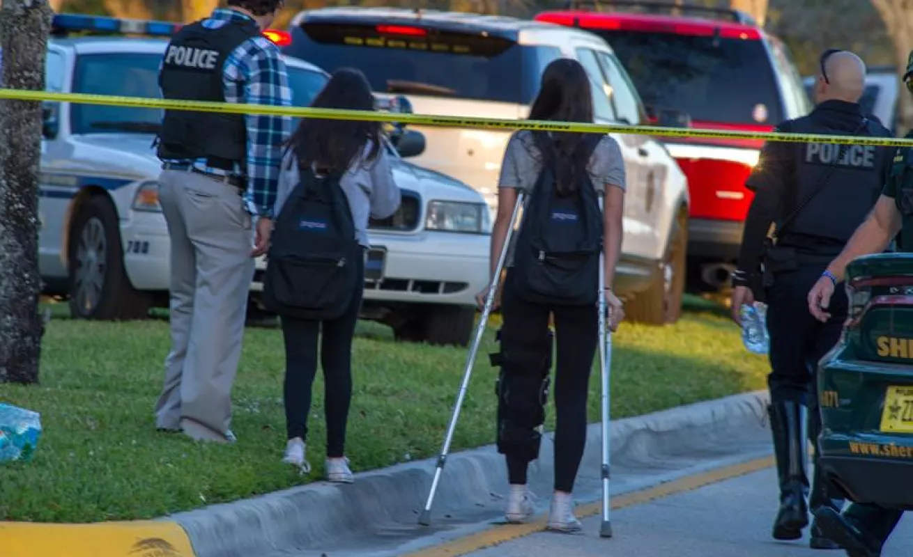 #GaleriaCri  Exalumno asesina a tiros a estudiantes de escuela en Miami