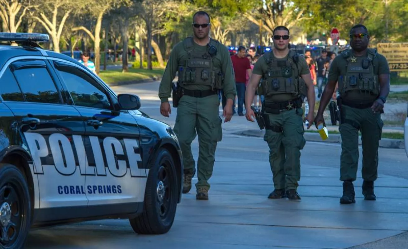 #GaleriaCri  Exalumno asesina a tiros a estudiantes de escuela en Miami