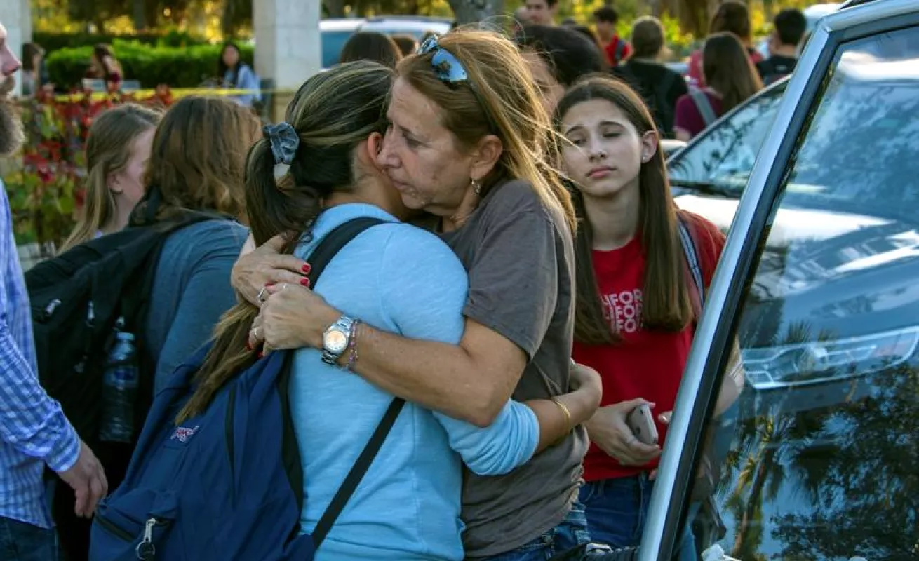 #GaleriaCri  Exalumno asesina a tiros a estudiantes de escuela en Miami