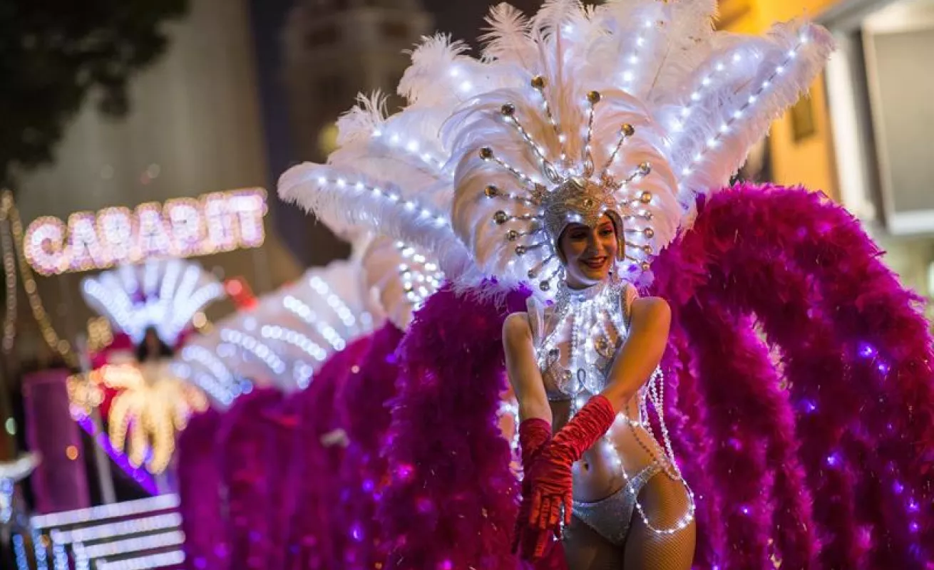 #GaleriaCri China recibe el Año del Perro con una explosión de color y espiritualidad