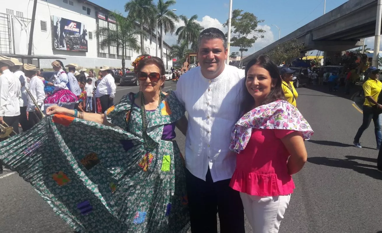 Desfile folclórico en Colón