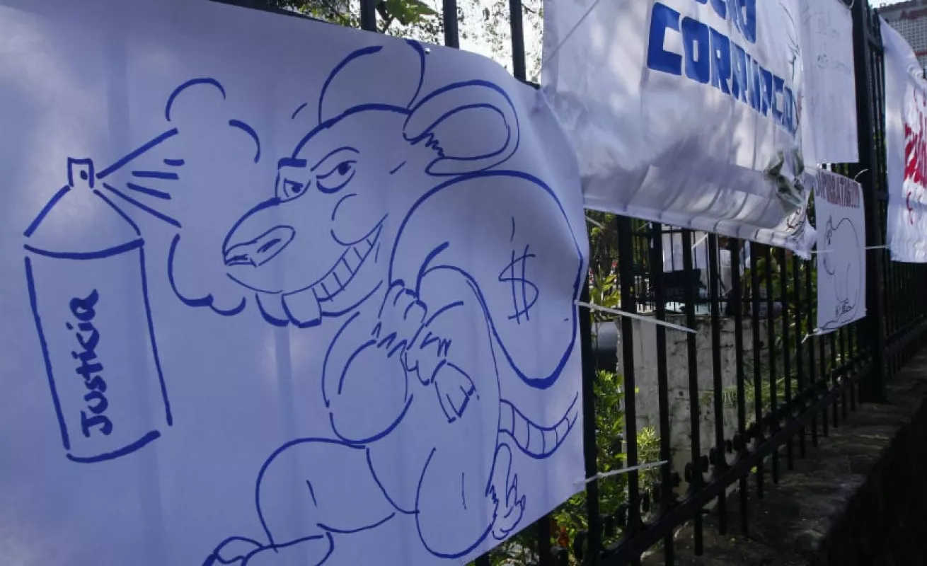 #GaleriaCri Muro de los corruptos