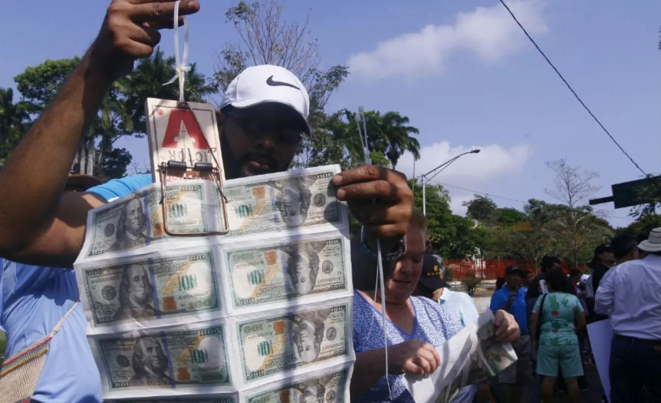 #GaleriaCri Muro de los corruptos