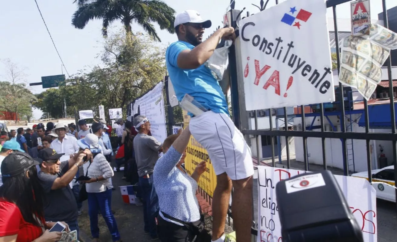 #GaleriaCri Muro de los corruptos