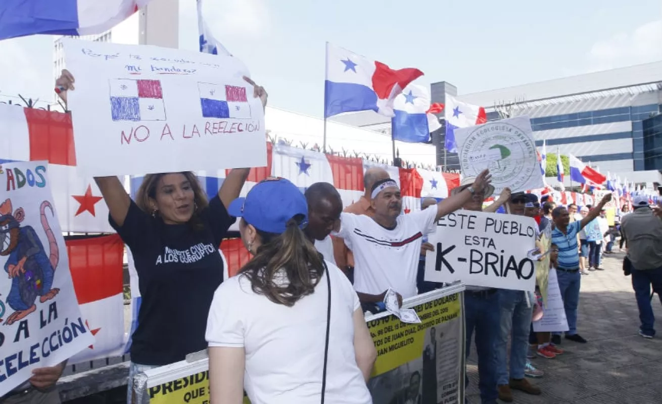 #GaleriaCri Muro de los corruptos