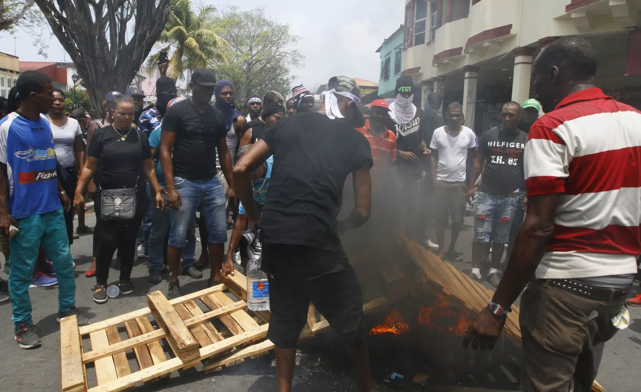 #GaleriaCri Se prendió Colón