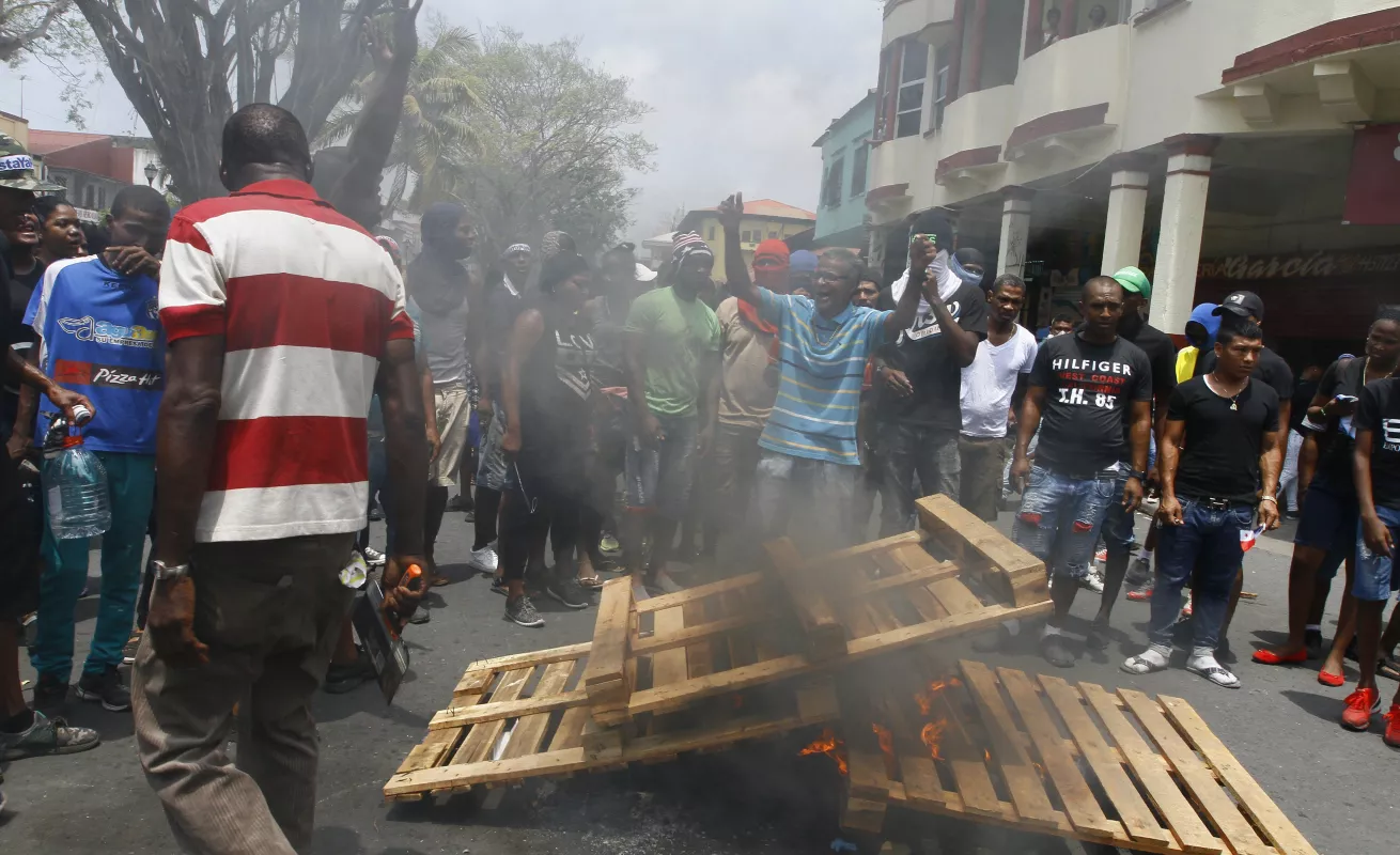 #GaleriaCri Se prendió Colón