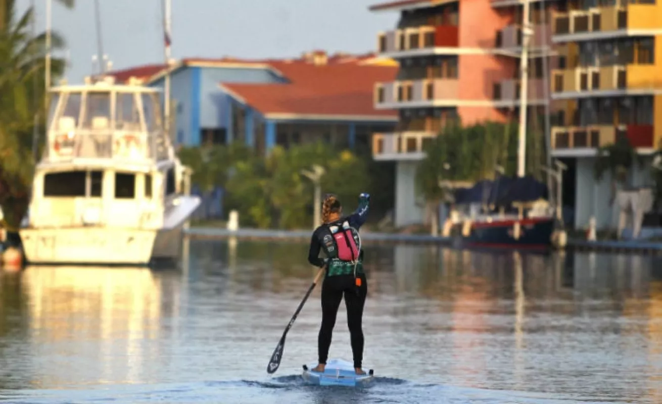 #GaleriaCri De Cuba a los Cayos de Florida sobre una tabla de surf
