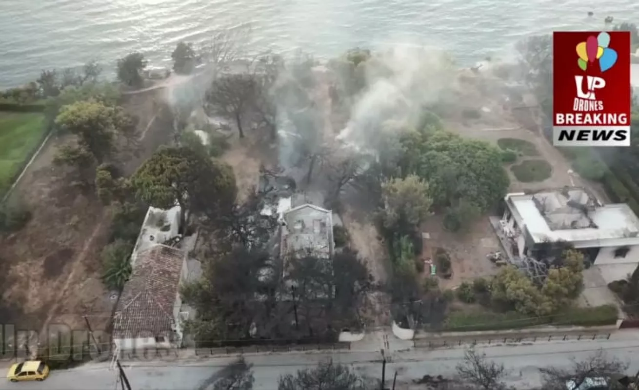 #GaleriaCri Costa de Atenas devastada por las llamas