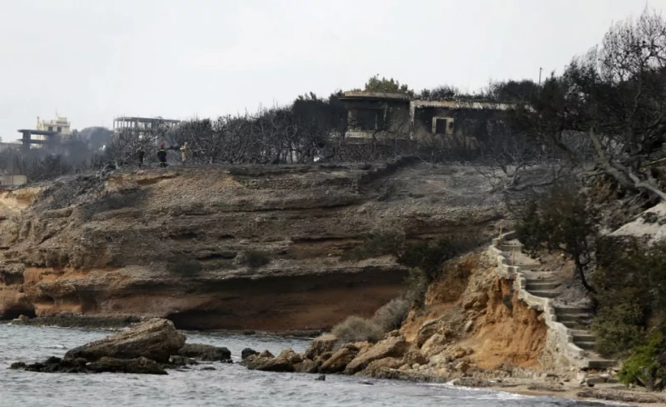 #GaleriaCri Costa de Atenas devastada por las llamas