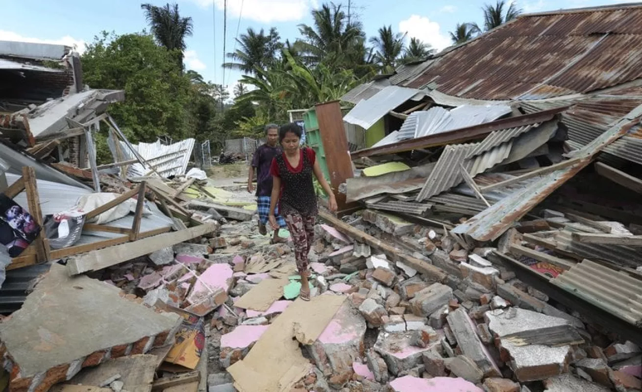 #GaleriaCri Indonesia: Buscan víctimas mortales y sobrevivientes tras sismo