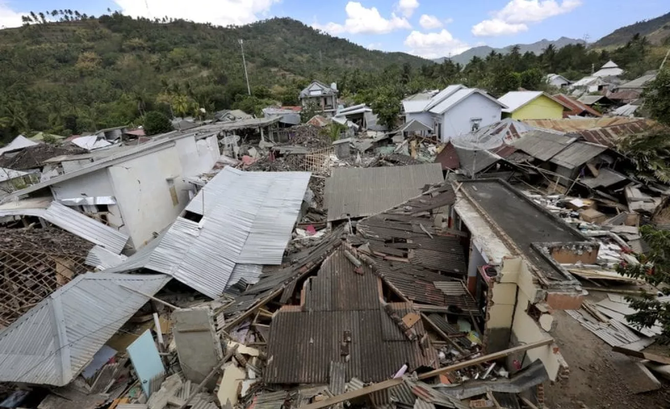 #GaleriaCri Indonesia: Buscan víctimas mortales y sobrevivientes tras sismo