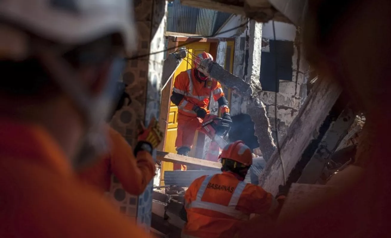 #GaleriaCri Indonesia: Buscan víctimas mortales y sobrevivientes tras sismo