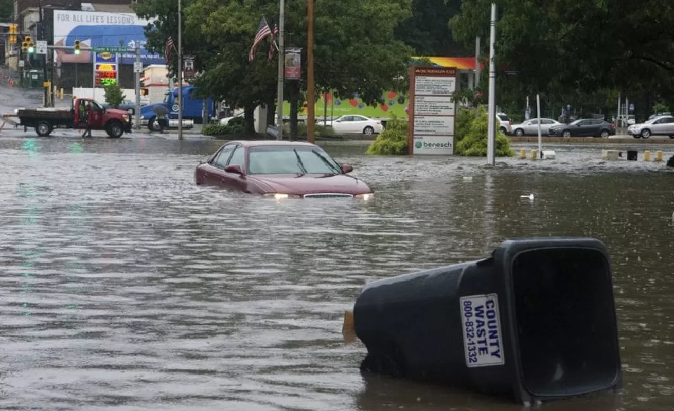 #GaleriaCri Lluvias intensas cierran caminos, provocan rescates en Pensilvania