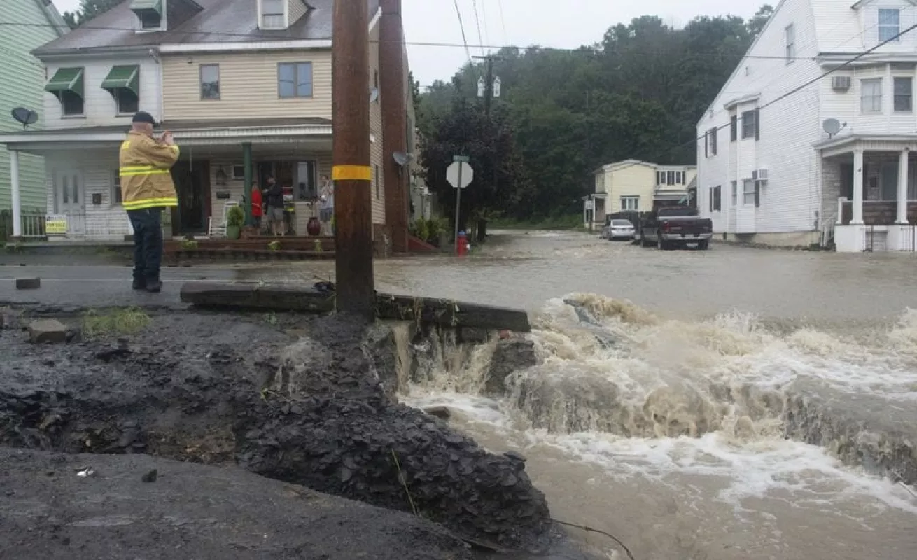 #GaleriaCri Lluvias intensas cierran caminos, provocan rescates en Pensilvania