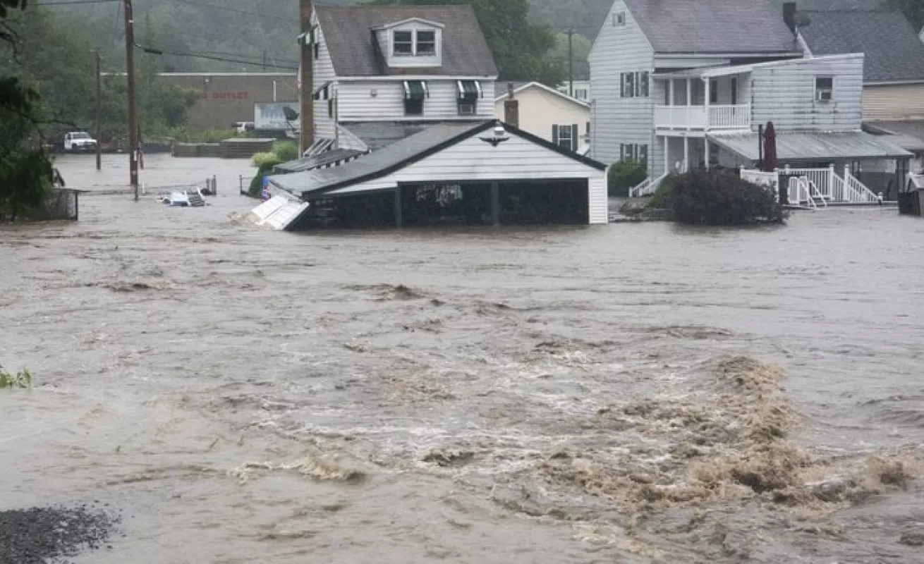 #GaleriaCri Lluvias intensas cierran caminos, provocan rescates en Pensilvania