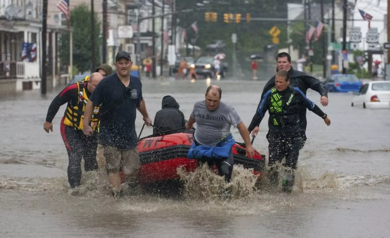 #GaleriaCri Lluvias intensas cierran caminos, provocan rescates en Pensilvania
