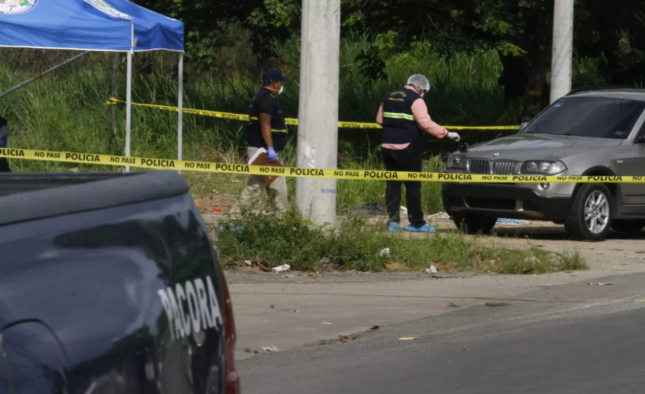 #GaleriaCri Hombre huía con tres cuerpos en una camioneta de lujo