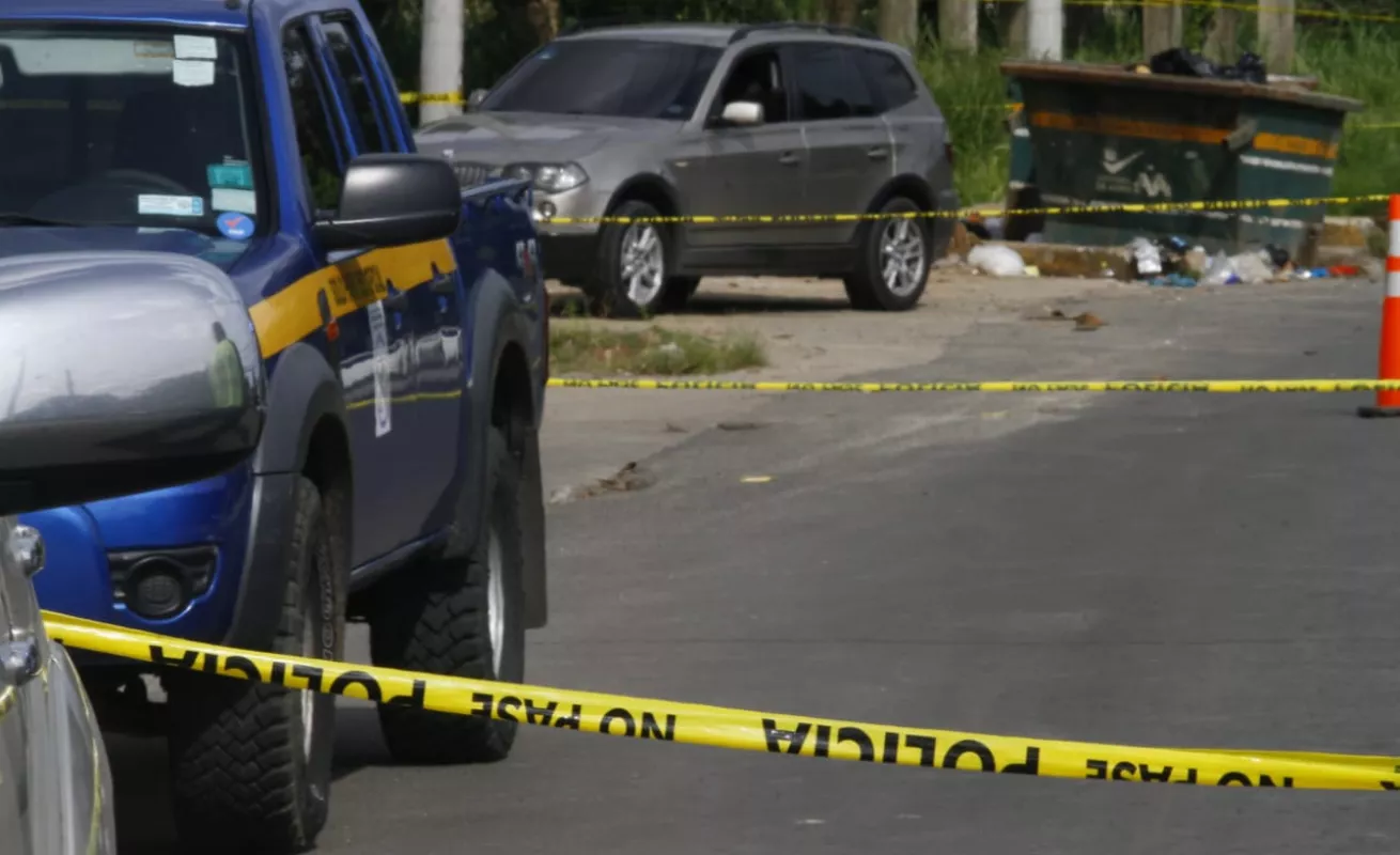 #GaleriaCri Hombre huía con tres cuerpos en una camioneta de lujo