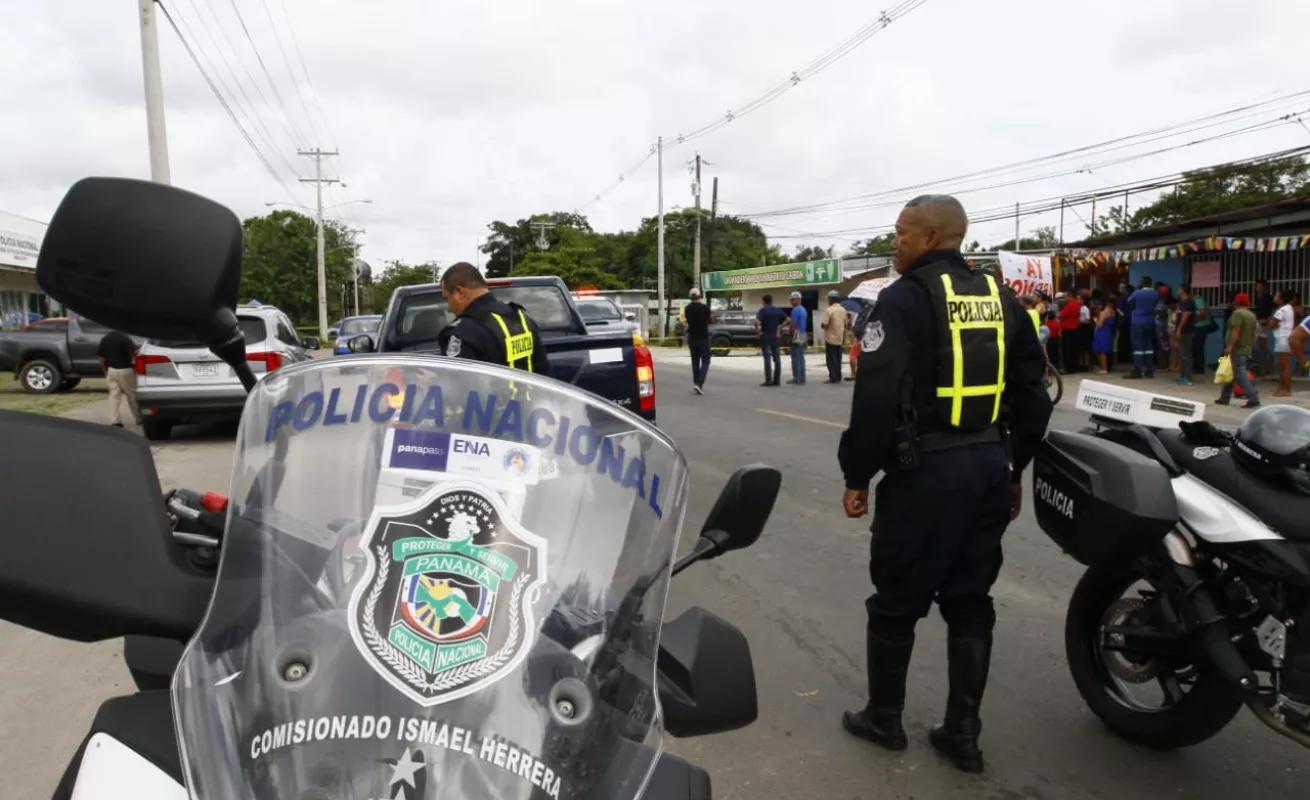 #GaleriaCri Hombre huía con tres cuerpos en una camioneta de lujo