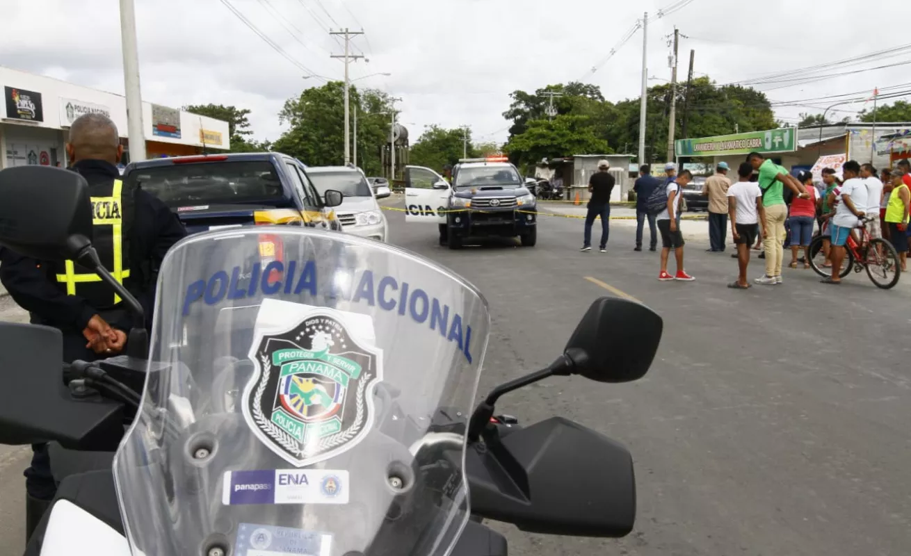 #GaleriaCri Hombre huía con tres cuerpos en una camioneta de lujo