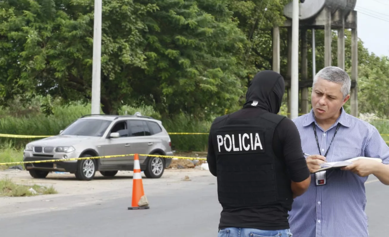 #GaleriaCri Hombre huía con tres cuerpos en una camioneta de lujo