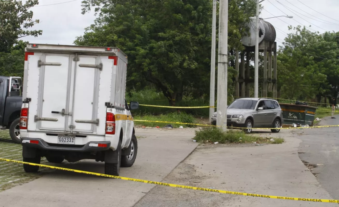 #GaleriaCri Hombre huía con tres cuerpos en una camioneta de lujo