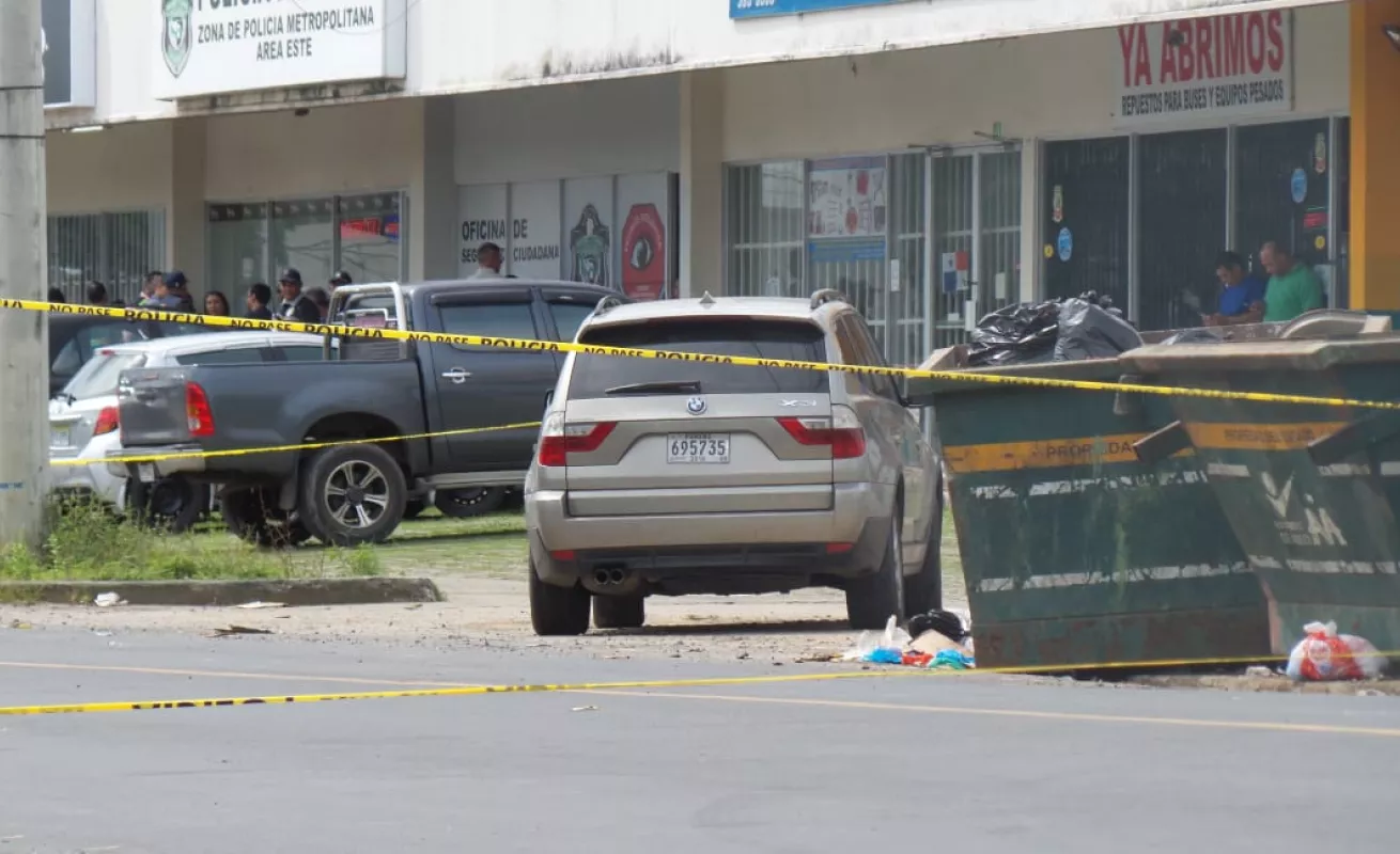 #GaleriaCri Hombre huía con tres cuerpos en una camioneta de lujo