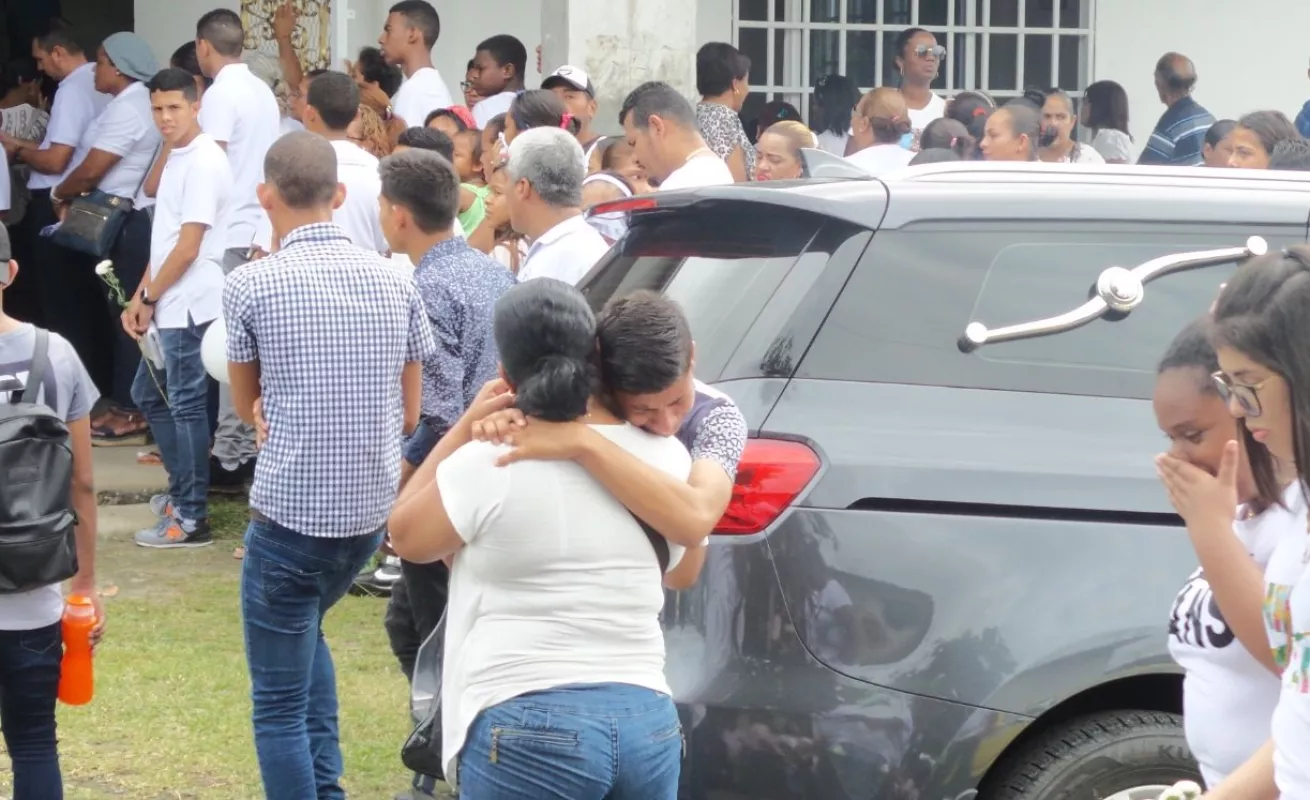 Desagarradora despedida de una angelita que murió estrangulada por su papá 