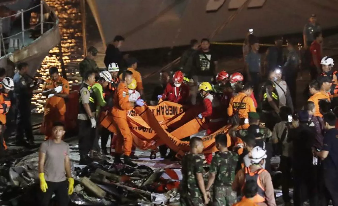 #GaleriaCri Revelan imágenes desde el lugar donde se estrelló el avión en Indonesia