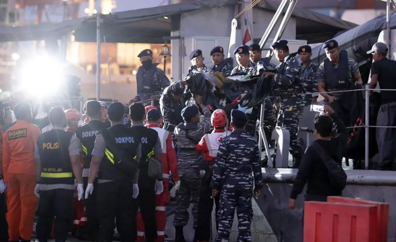 #GaleriaCri Revelan imágenes desde el lugar donde se estrelló el avión en Indonesia