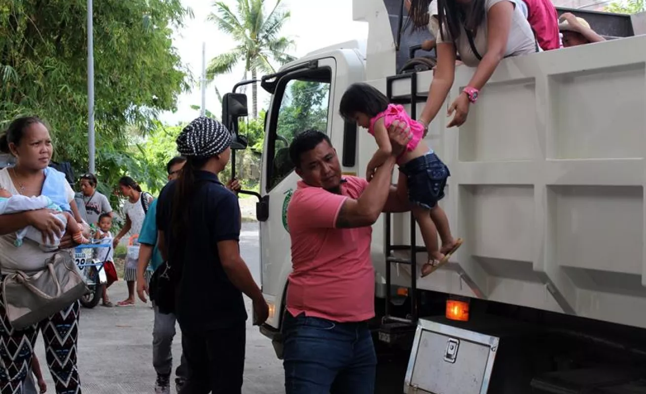 #GaleriaCri Más de 10.000  evacuados en el norte de Filipinas por el paso del tifón Yutu