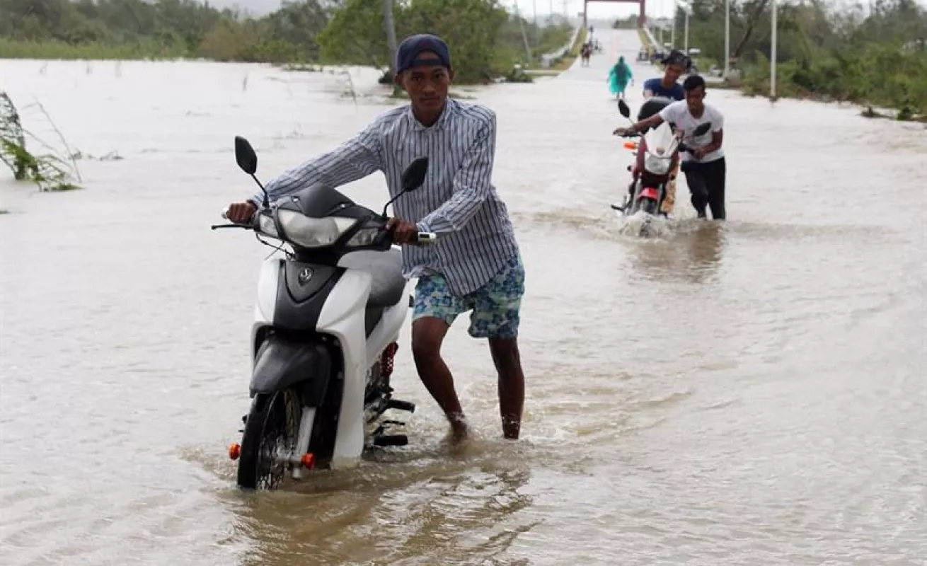 #GaleriaCri Más de 10.000  evacuados en el norte de Filipinas por el paso del tifón Yutu